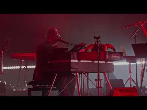Video TuttoBrunori, canzoni e monologhi: la tournée teatrale 2026 di Brunori Sas