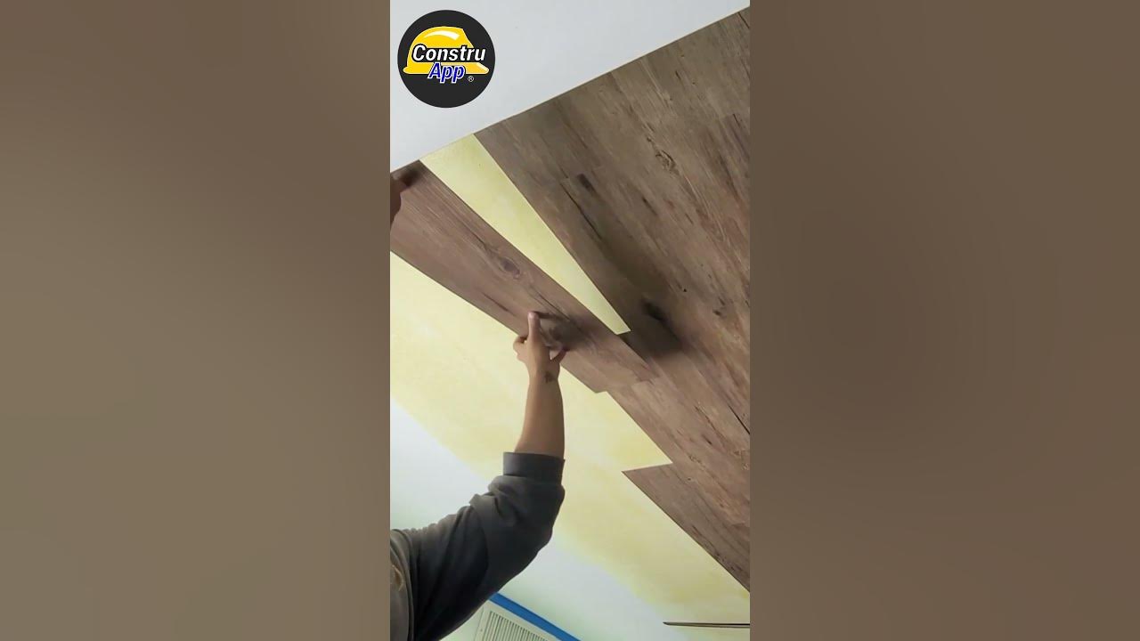 Instalación de Vinil imitación madera en techo 