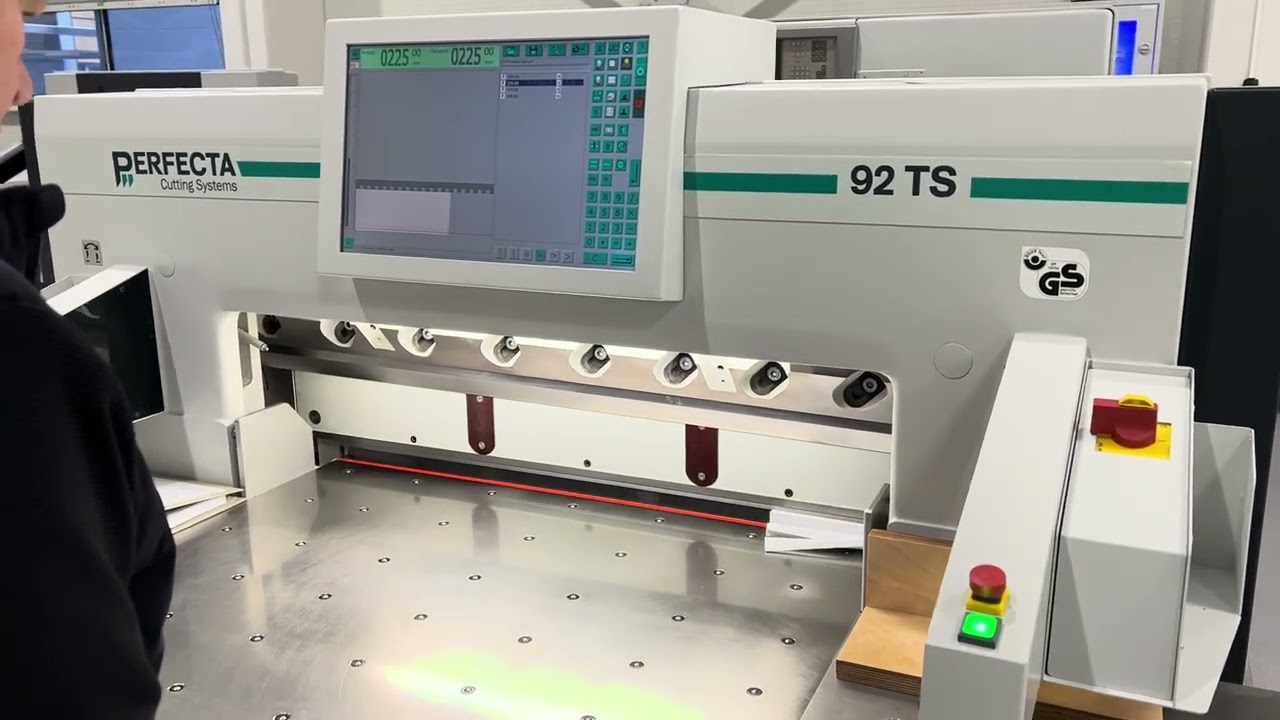 Perfecta 92 TS paper cutting guillotine