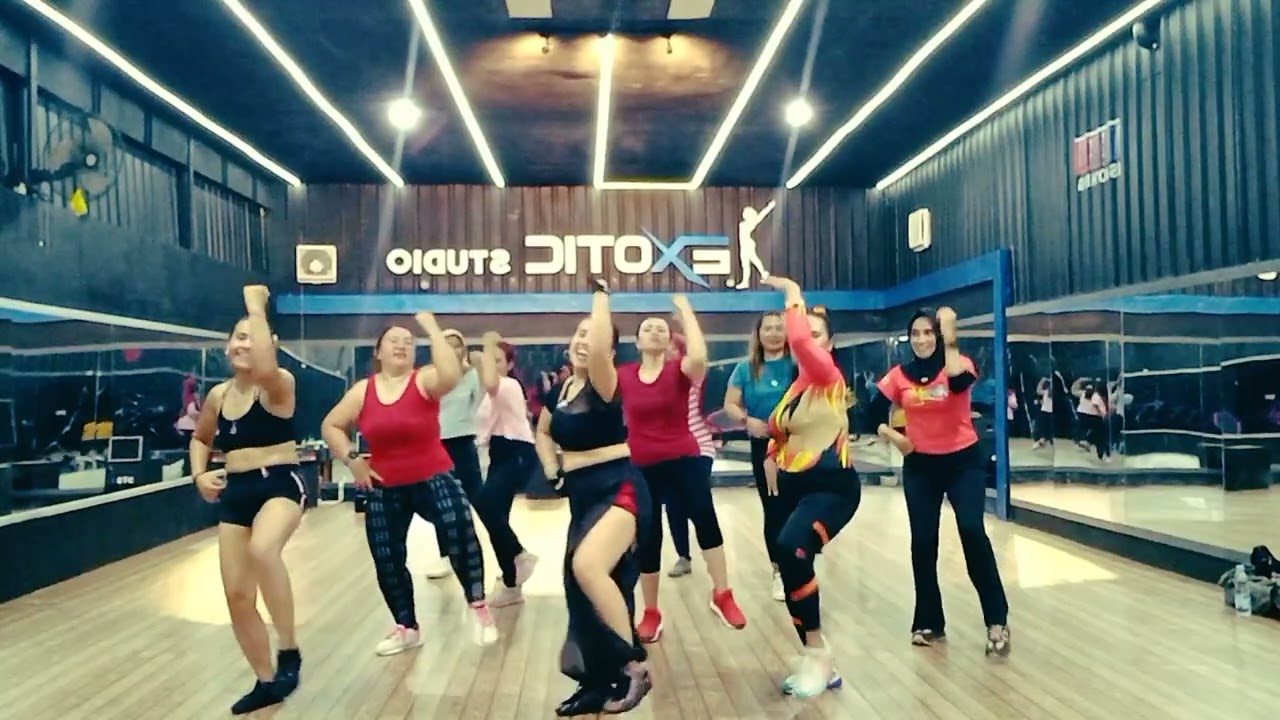 LADKI BADI ANJANI HAI -KUCH KUCH HOTA HAI-KREASI BOLLYWOOD-CHOREO RYEKE INDRA