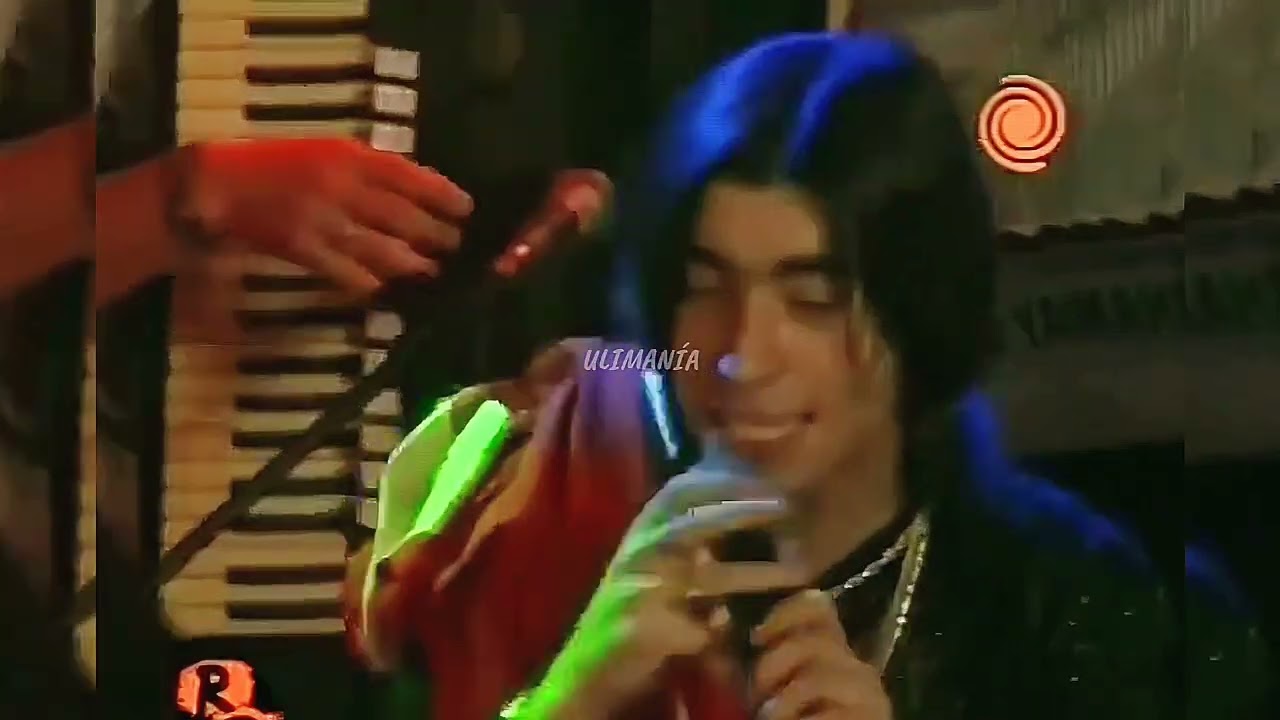 Ulises Bueno - Ella es tuya y mia (2010)