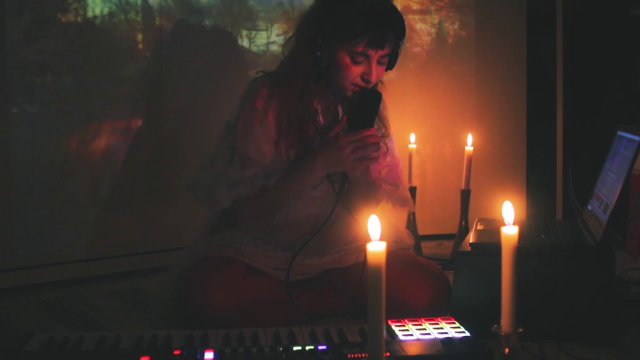 Guarda emmy Curl - Devesas (Hygge Live at Home) su YouTube Guarda emmy Curl - Devesas (Hygge Live at Home) su YouTube