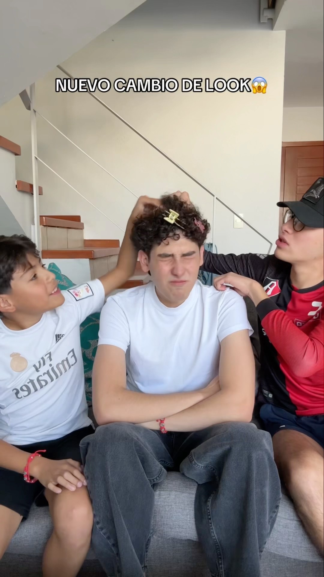 ME CORTARON EL PELO?| Leo Study