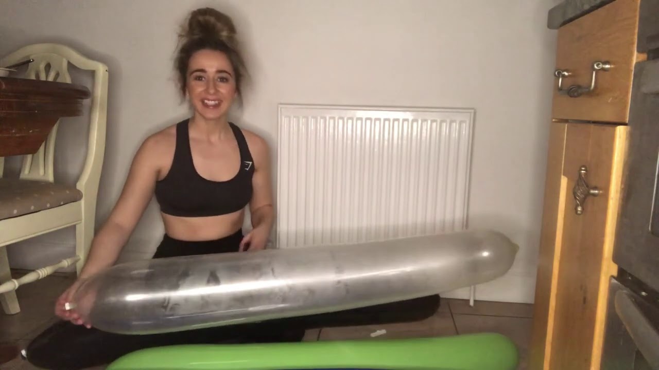 BLOWING UP Q646 MULTICOLOURED BALLOONS AND DEFLATING THEM