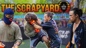 Een verwilderde gemaskerde vechter verschijnt...