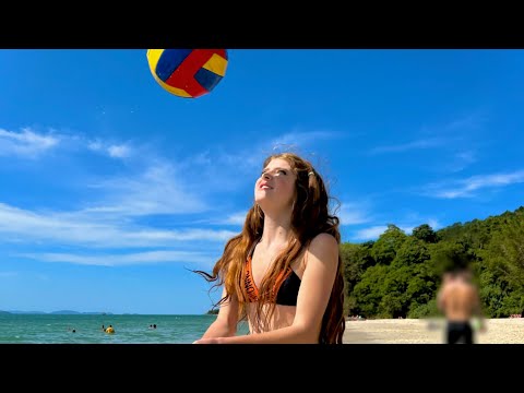 JOGANDO FUTEBOL NA PRAIA DA DANIELA/ SC ⚽️🤩💕 - Modelo Julinha