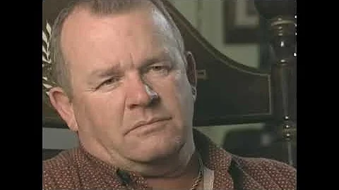 Bob Munden   World's Best and Fastest Shooter Does Amazing Shooting Tricks