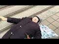 Penzionerka legla ispred zgrade opštine Leskovac: "Plaćam za bogataše ono što ne koristim" (VIDEO)