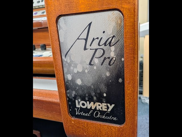 A hour of music and chat with Trevor and a magnificent Lowrey Aria Pro in Heartland Oak

#lowrey #lowreyorgan #allensmusiccentre #yamaha #wersi #böhm #organmusic #genos