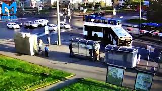 Петербургский дрифт – автобус гармошка едет боком по двум полосам движения