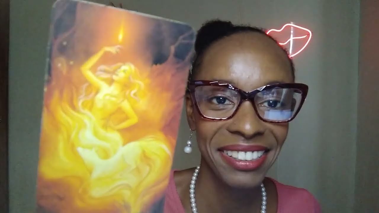 SAGITÁRIO TAROT ♐ O AMOR DELE ARDE POR VOCÊ...