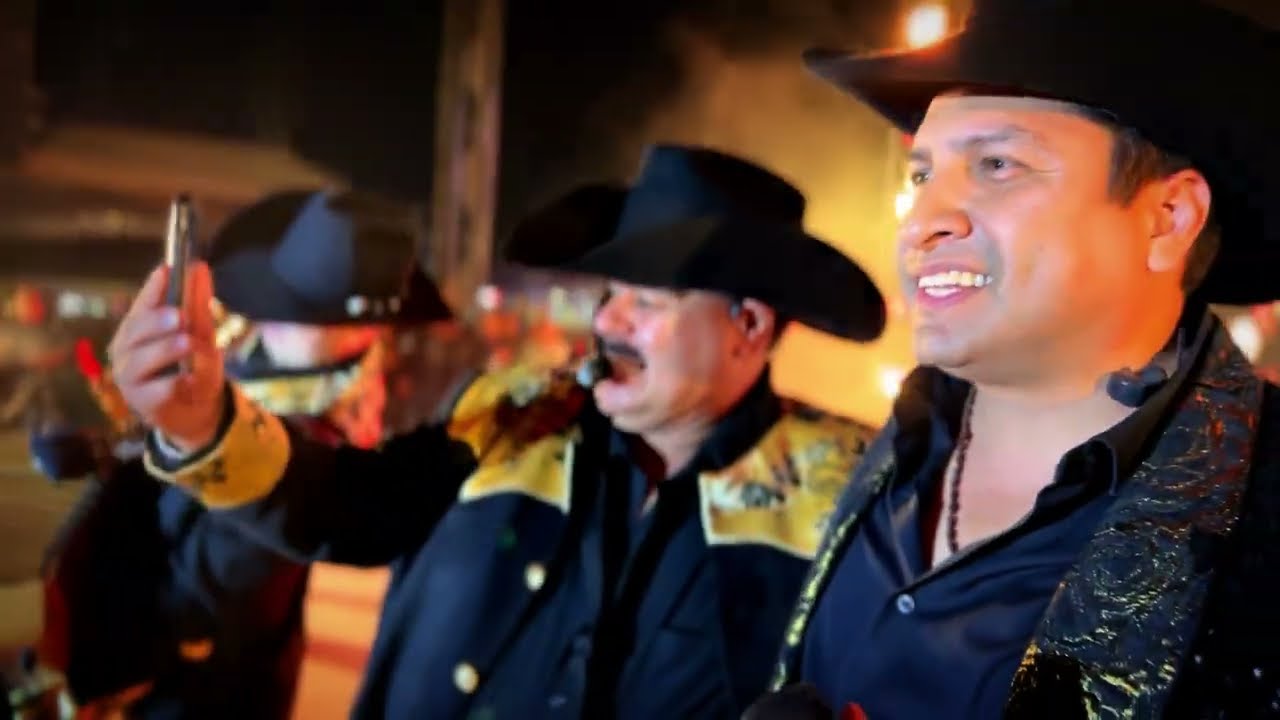 Julión Álvarez Festejando el 50 Aniversario de Los Huracanes del Norte