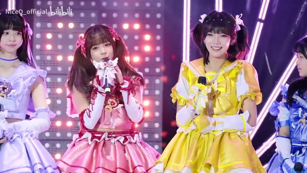 [NiceQ] This stage is so lovely, it's our first day of performance! (Full audience)