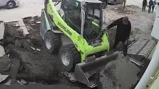ИСТОРИЧЕСКИЙ ОСОБНЯК КРУТОВСКИХ ПОСТРАДАЛ ИЗ-ЗА РАБОЧИХ ВО ВРЕМЯ РЕКОНСТРУКЦИИ УЛИЦЫ КАРАТАНОВА
