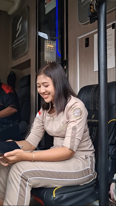 Asyik Ternyata‼️ Ngobrol Santai Bareng Pramugari Syantik😍 #pramugari #bus #viralvideo #fyp #shorts