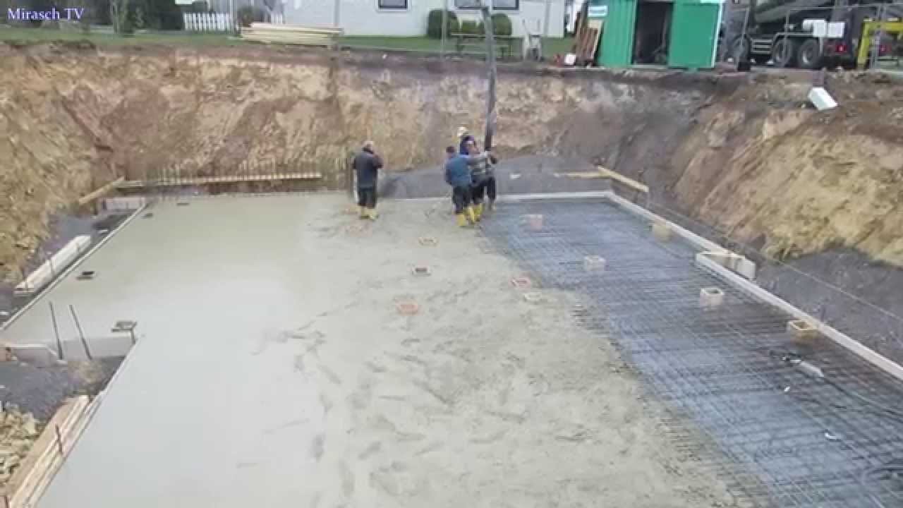 Plattenfundament / Bodenplatte betonieren.