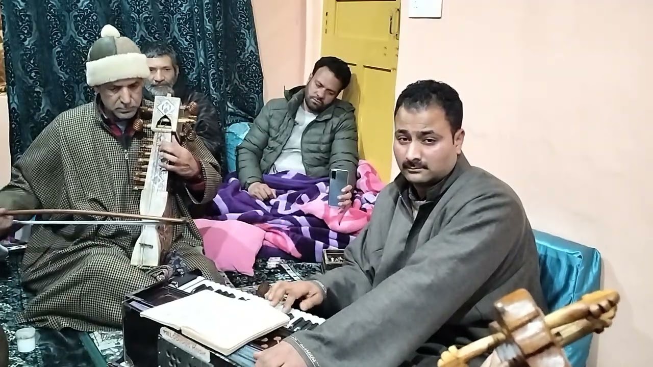 Singer Parvaiz ahmad dar 💓 kalam waza mahmood mait che mangan samani yazmani
