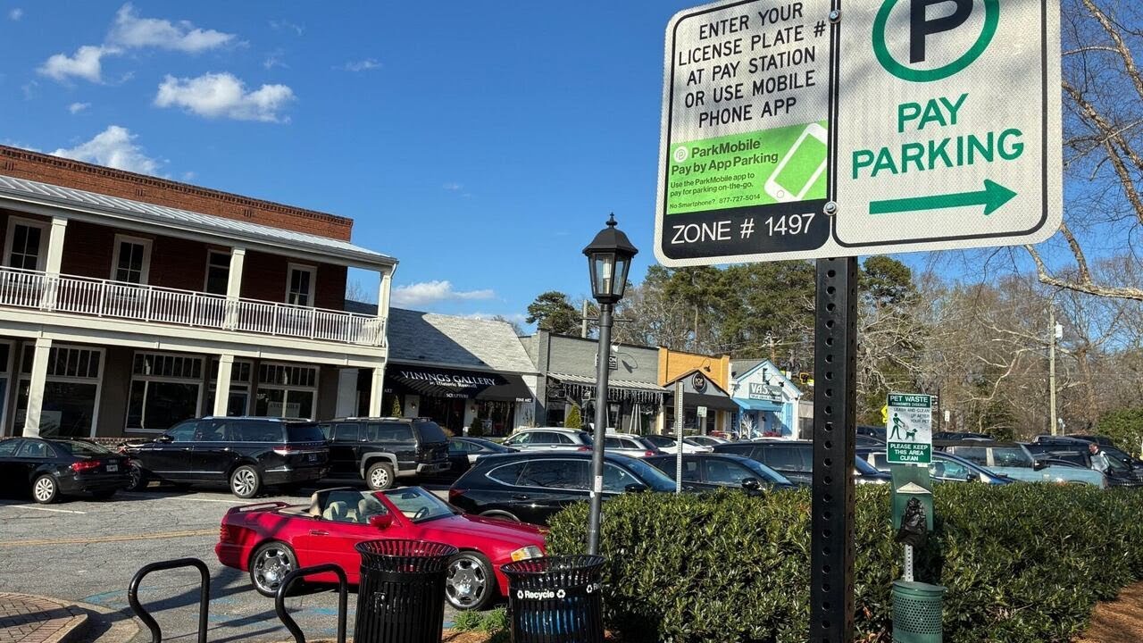 Roswell considering paid parking in business district