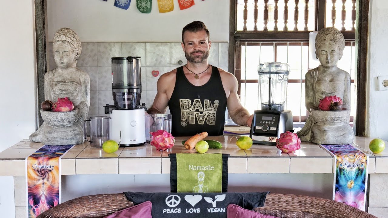 Premium juicer & blender for raw food kitchen HUROM H320 & VITAMIX