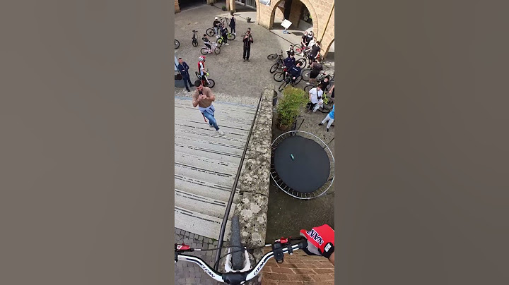 Sfida estrema in bici giù da un muro altissimo!