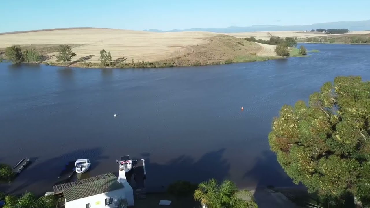 Club Elani, Misverstand Dam