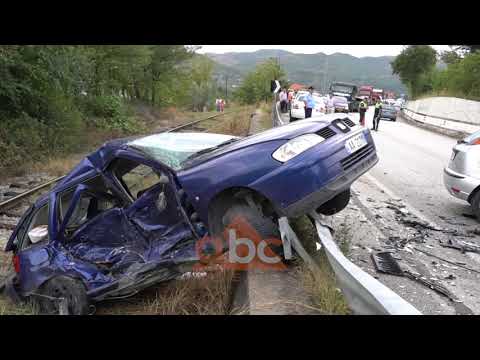 Video: Veshjet e pazakonta për zonjat me mustaqe: Shfaqja e modës së minjve të Ada Nieves