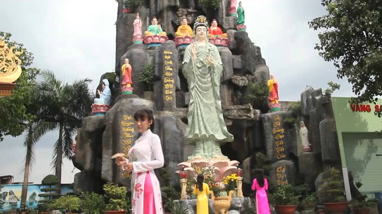 Quan Thế Âm - Ái Xuân [Official] adlı videoyu YouTube'da izle