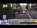 男子出庭後情緒失控 持拒馬砸毀屏檢大門@newsebc