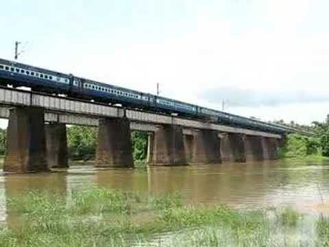 An WDM2 hauled express train gets on the bridge over Bharathapuzha river next to Shoranur, Kerala. 27 June 2008.