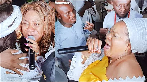 Sad Moments! Iyabo Ojo Burst into Tears As Toyin Abraham &Nkechi blessing sings at her mom's Burial
