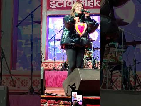 Kanika kapoor rocking performance #viral #song #Desi look