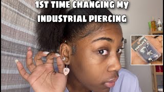 MY FIRST TIME CHANGING MY INDUSTRIAL PIERCING | Just Diamond