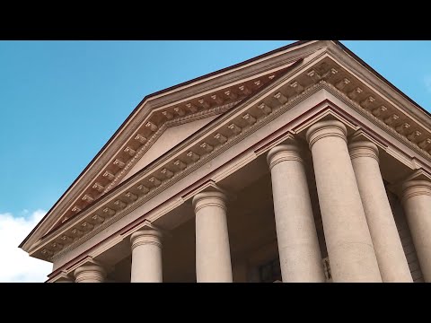 Вот эта улица. Площадь Революции и история колонн на зданиях