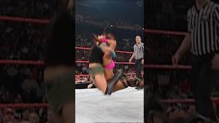 Victoria vs Lita • WWE