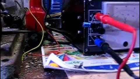 Exploze ellytu 220µF/6,3V/Explosion of capacitor