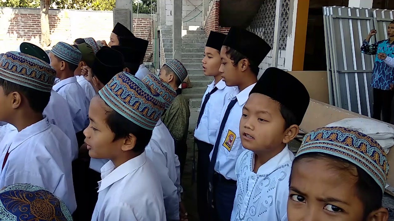 Lagu Yalal Wathon oleh siswi SMA Islam Sunan Gunung Jati Ngunut
