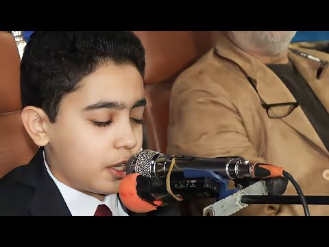 رئيس لجنة التحكيم يتفاجئ بصوت الطفل شهاب احمد ويقبل رأسه بعد انتهاء التلاوه