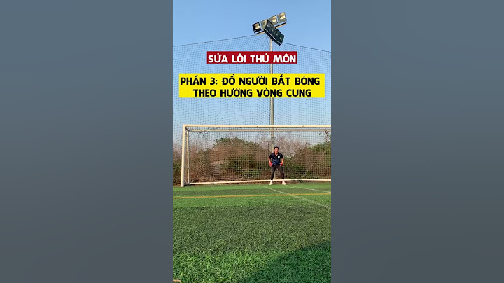 Sửa lỗi thủ môn - Phần 3: Đổ người bắt bóng theo hướng vòng cung #shorts