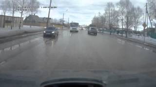 УАЗ Патриот сошелся в лобовую с автобусом / УАЗ Патриот сошелся в лобовую с автобусом /