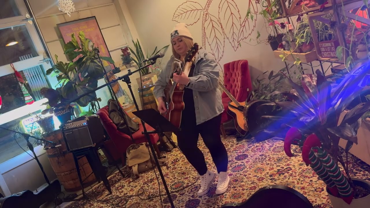 “i sat down with somebody” -Phoebe Godfrey live @ Acoustic Social 