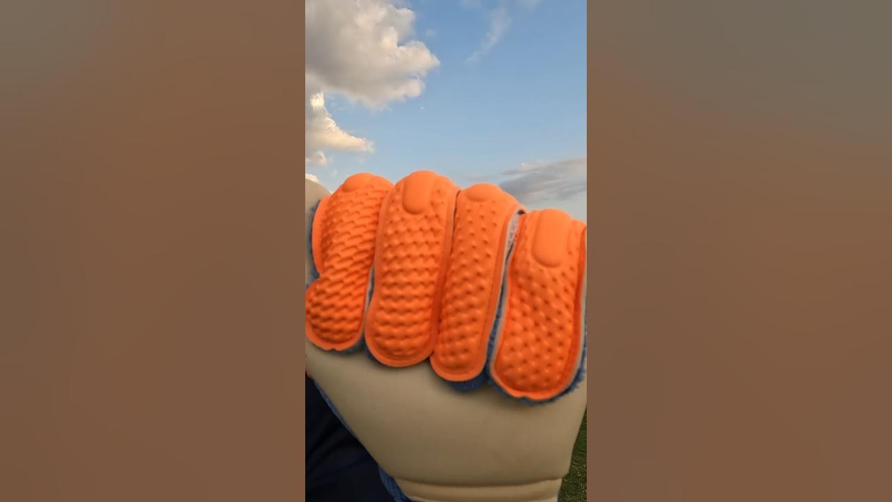 Ederson’s Goalkeeper Gloves 🔥 Puma Future Pro Hybrid Ederson Edition