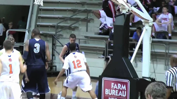 Delante Dunklin posterizes defender at Real Deal in the Rock opener