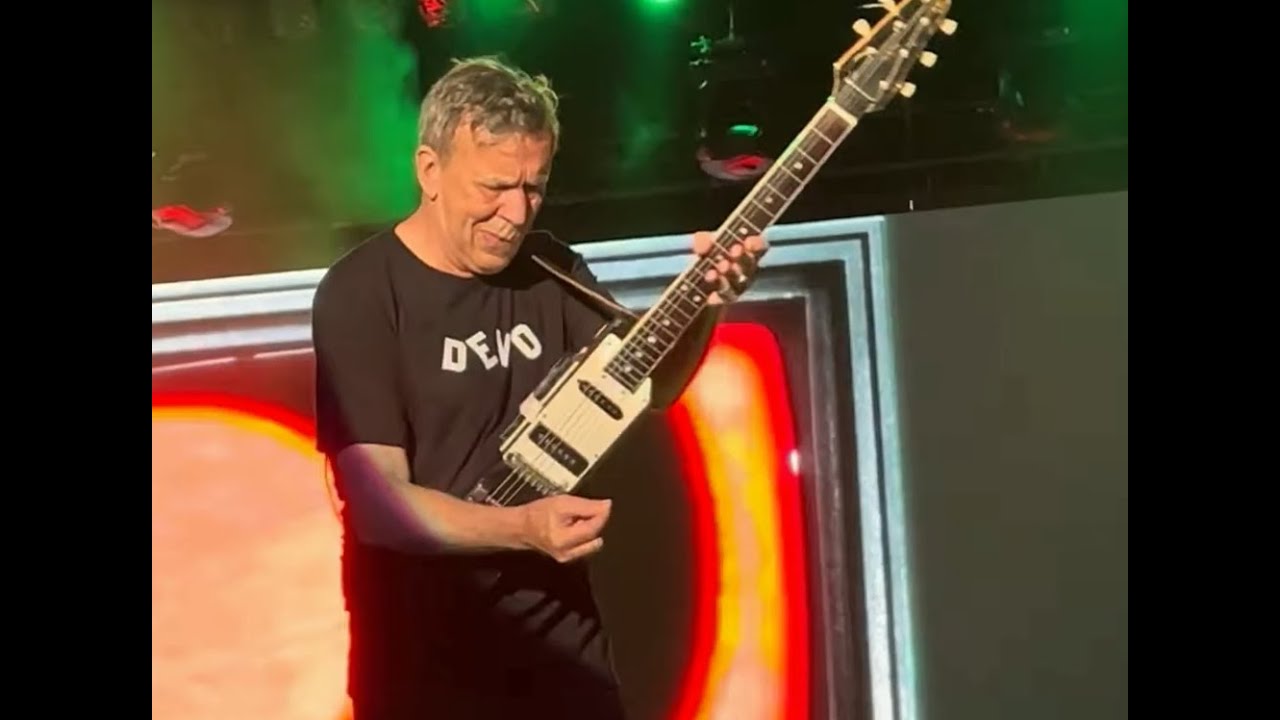 Bob 1 hates his guitar strings