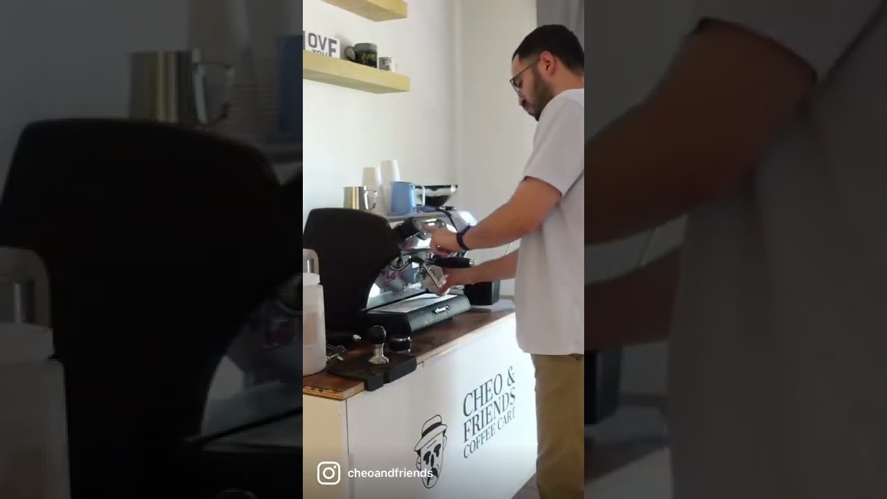 Barista hace arte latte |  Café casero |  Camión de café en Florida #pantalones cortos #café #tendencia