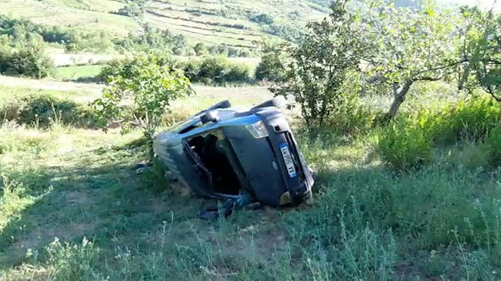 Makina del nga rruga, plagosen 3 persona në Elbasan