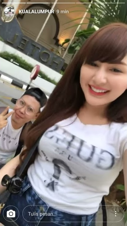 Winnyputrilubis kelihatan imut di SINGAPURA!