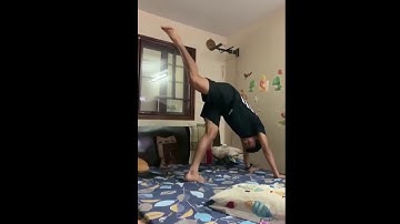 Quang Hải và Tiến Dũng bất lực khi dạy Văn Hậu trồng cây chuối