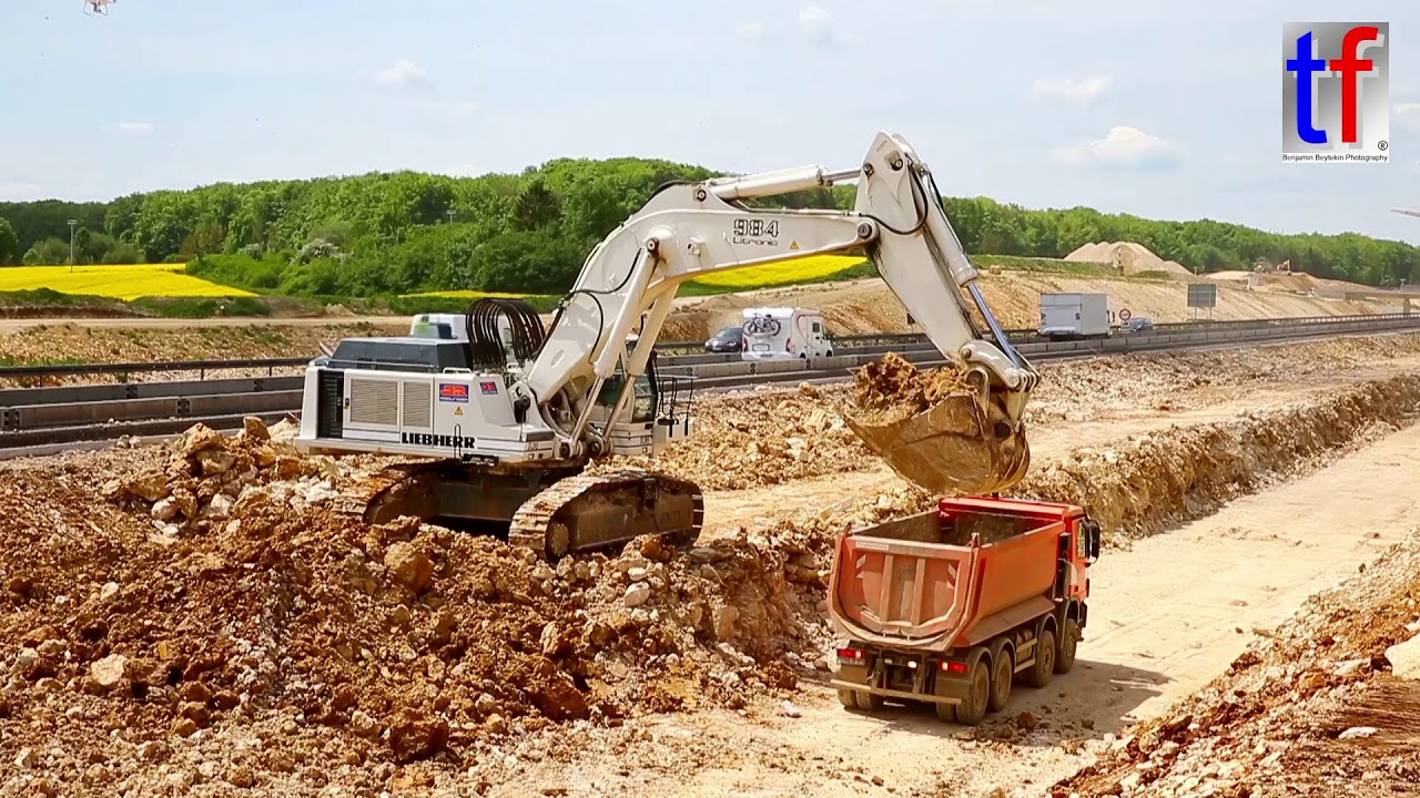 LIEBHERR R 984B Loads CLAAS & Mercedes-Benz, Ausbau A 8 Merklingen, 23.05.2017.