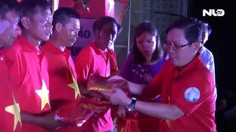 2.000 lá cờ Tổ quốc cùng ngư dân Lý Sơn vươn khơi | NLĐTV