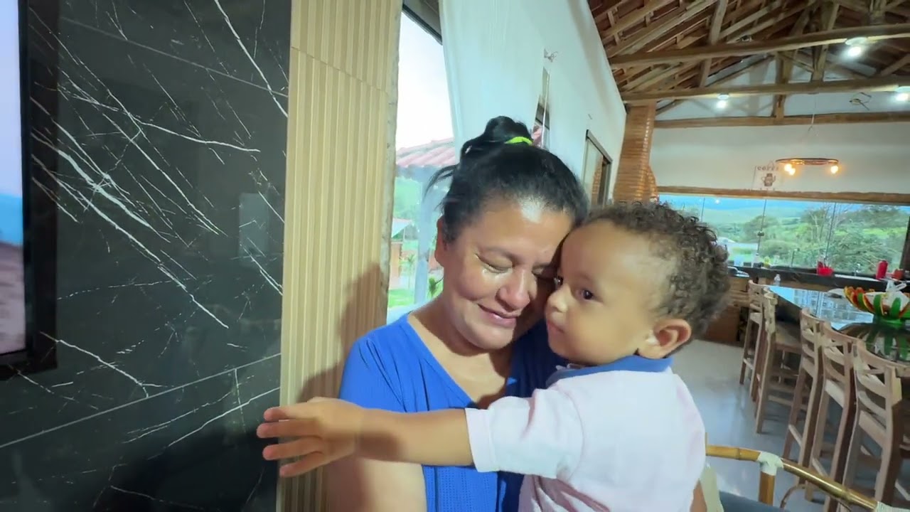 DONA SIMONE SE EMOCIONOU AO ASSISTIR SEU VIDEO! 